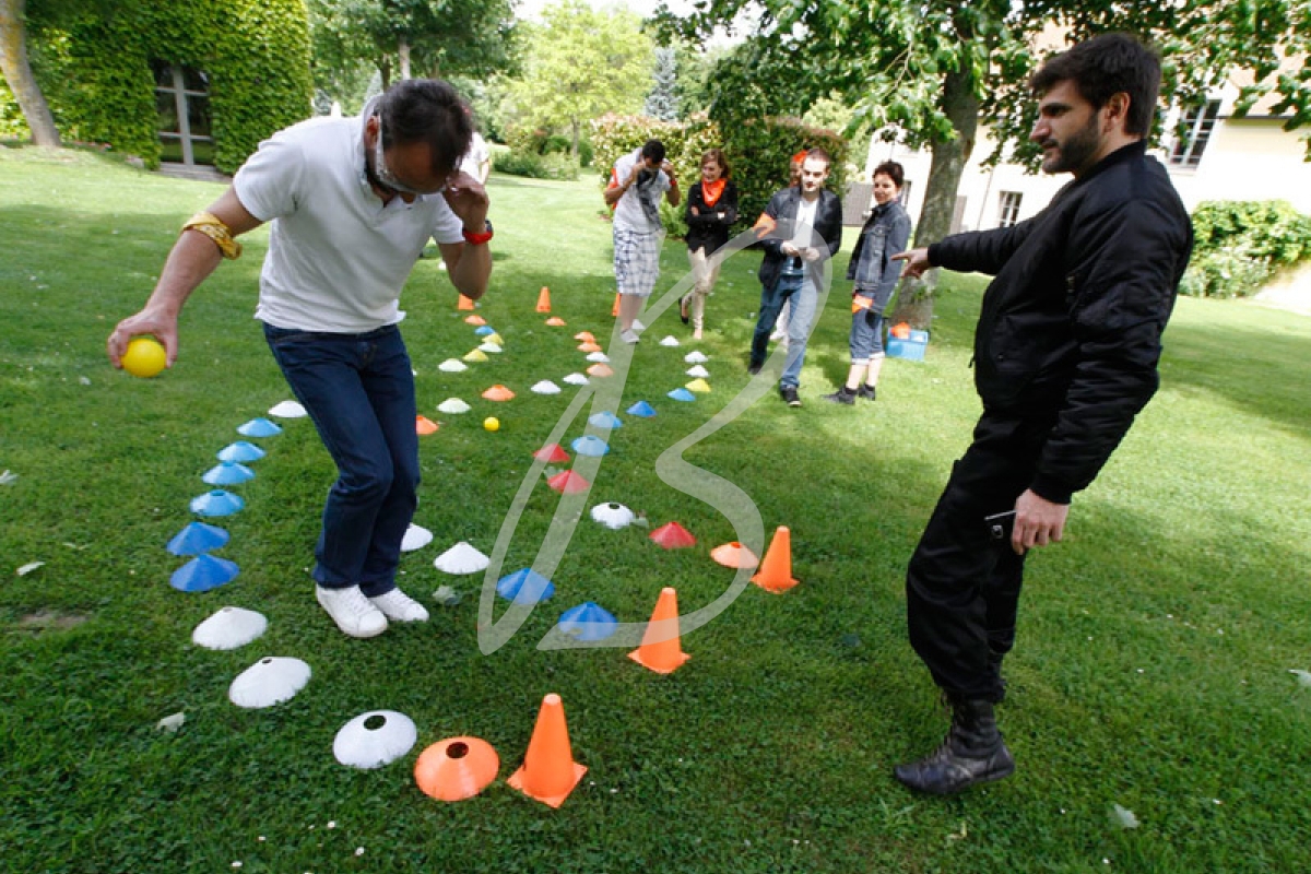 BEA CONCEPTION ANIMATION EQUIPE CHALLENGE TEAM BUILDING COHESION JAMES BOND SEMINAIRE SECRET DEFENSE AGENT SECRET | BEA Conception