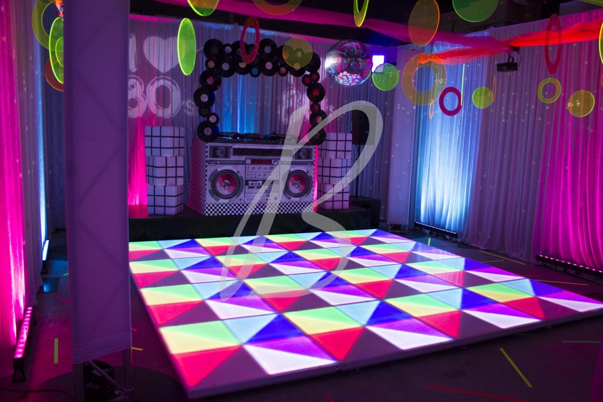 BEA CONCEPTION PISTE DE DANSE LUMINEUSE LED DISCO ANNEES 80 SOIREE THEME SOIREE DANSANTE DJ DJETTE ANIMATION DECORATION | BEA Conception