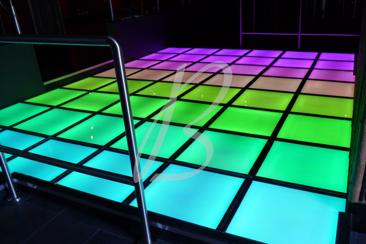 BEA CONCEPTION PISTE DE DANSE LUMINEUSE LED DISCO ANNEES 80 SOIREE THEME SOIREE DANSANTE DJ DJETTE ANIMATION DECORATION | BEA Conception