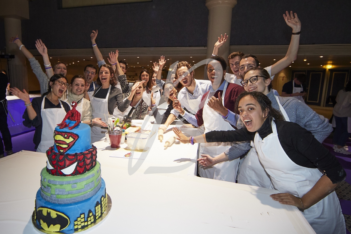 CHALLENGE ÉQUIPE DESIGN CAKE GÂTEAU PERSONNALISÉ TEAM BUILDING SÉMINAIRE CRÉATIF LUDIQUE FUN ARTISTIQUE COHÉSION BEA CONCEPTION ADOPTE UN ÉVÉNEMENT IDEE ORIGINALE ANIMATION CULINAIRE INTERACTIVE PARTICIPATIVE | BEA Conception