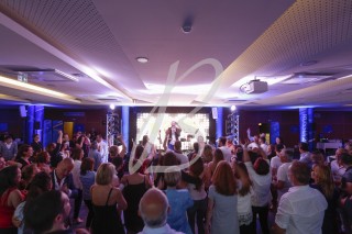ADOPTEUNEVENEMENT SOIREE ANNEES 80 - ANIMATION SOIREE THEME ANNEES 80 ANIMATION INTERACTIVES SOIREE DE FIN D'ANNEE - REPAS DE FIN D'ANNEE | BEA Conception